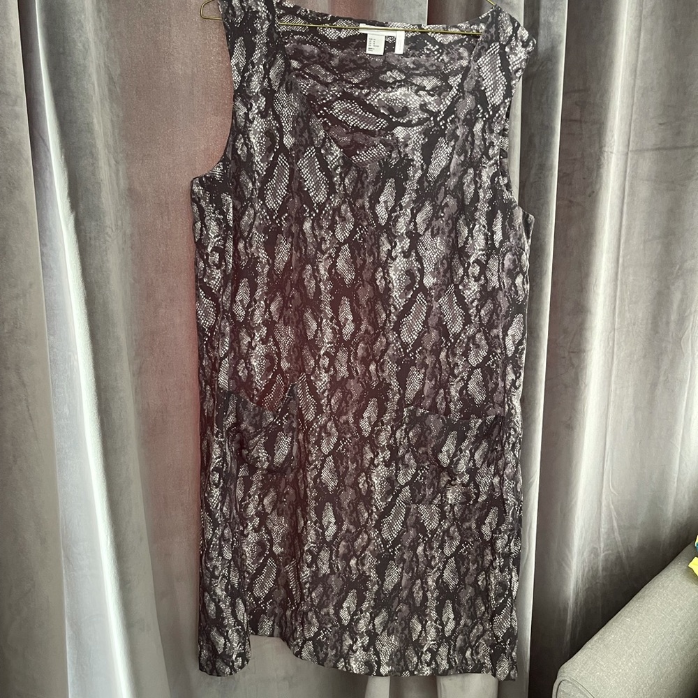 Animal print silky dress with pockets